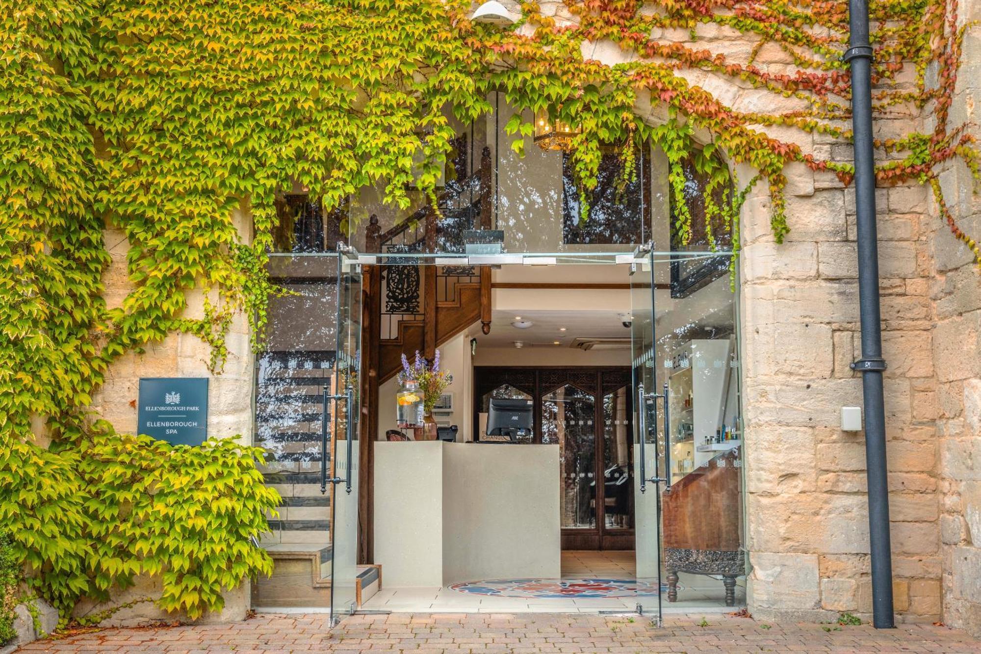 Hotel Ellenborough Park Bishop's Cleeve Esterno foto Entrance to the museum