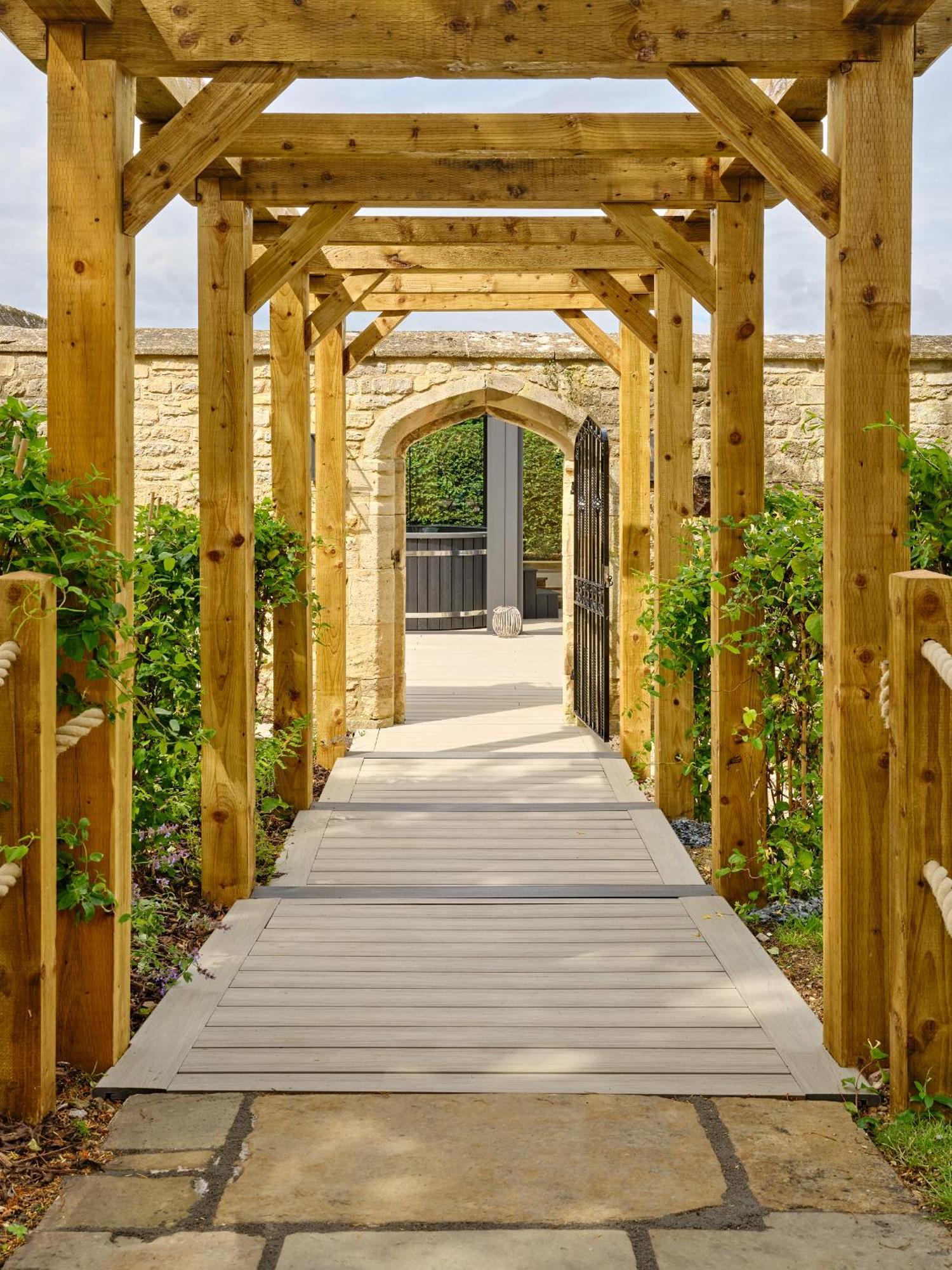Hotel Ellenborough Park Bishop's Cleeve Esterno foto The entrance to the garden