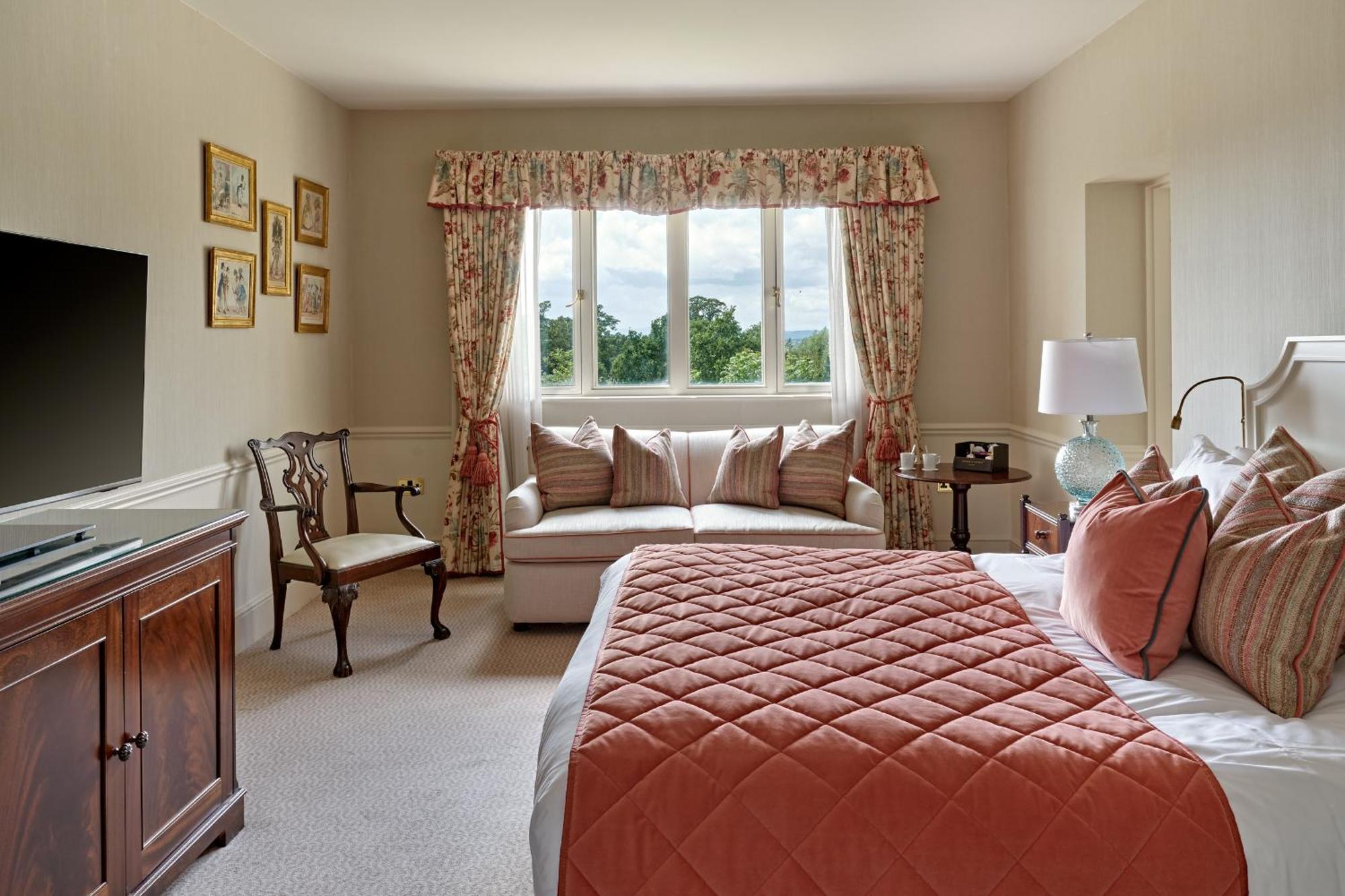 Hotel Ellenborough Park Bishop's Cleeve Camera foto A bedroom at the hotel