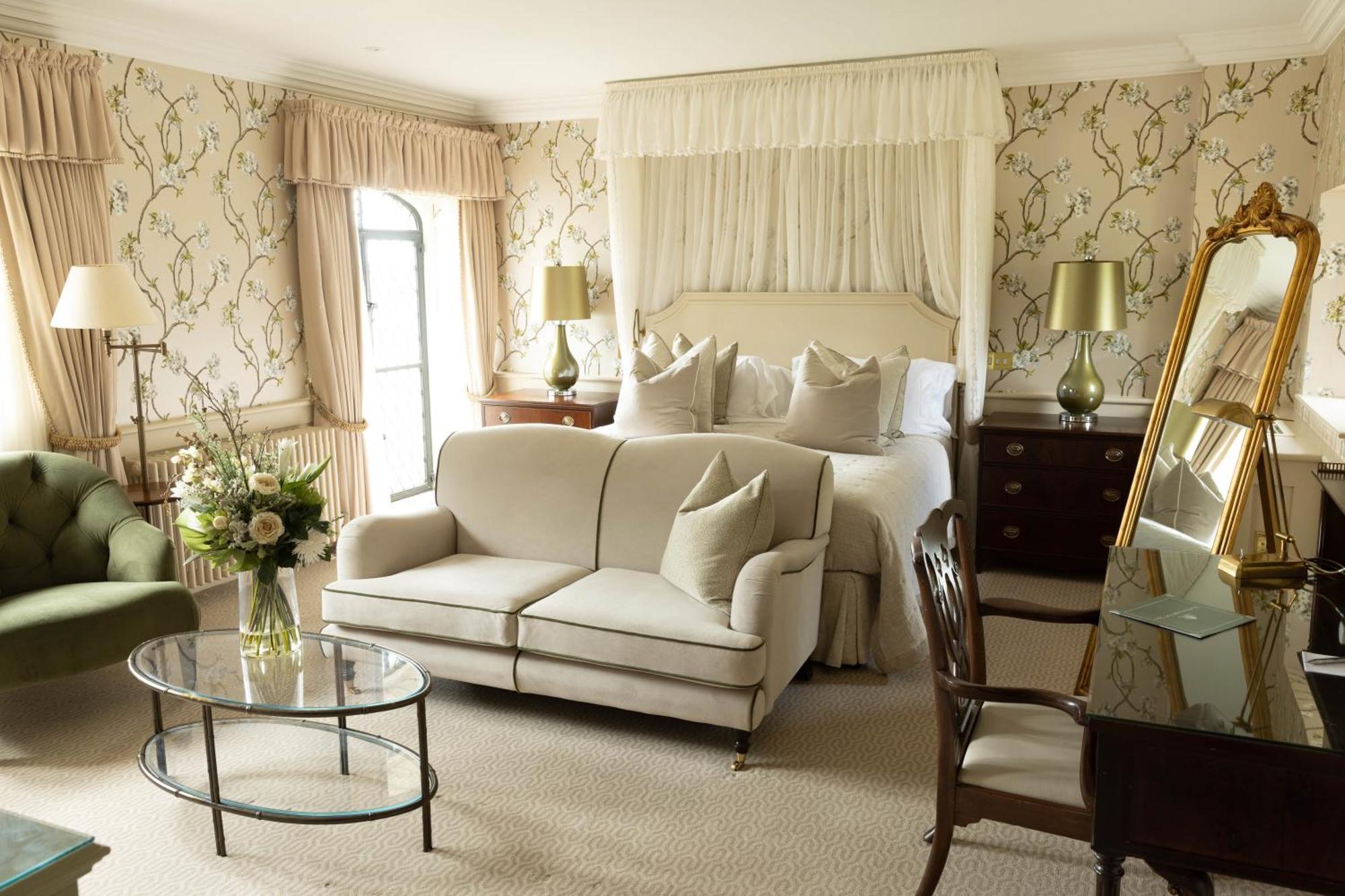 Hotel Ellenborough Park Bishop's Cleeve Camera foto A bedroom at the hotel