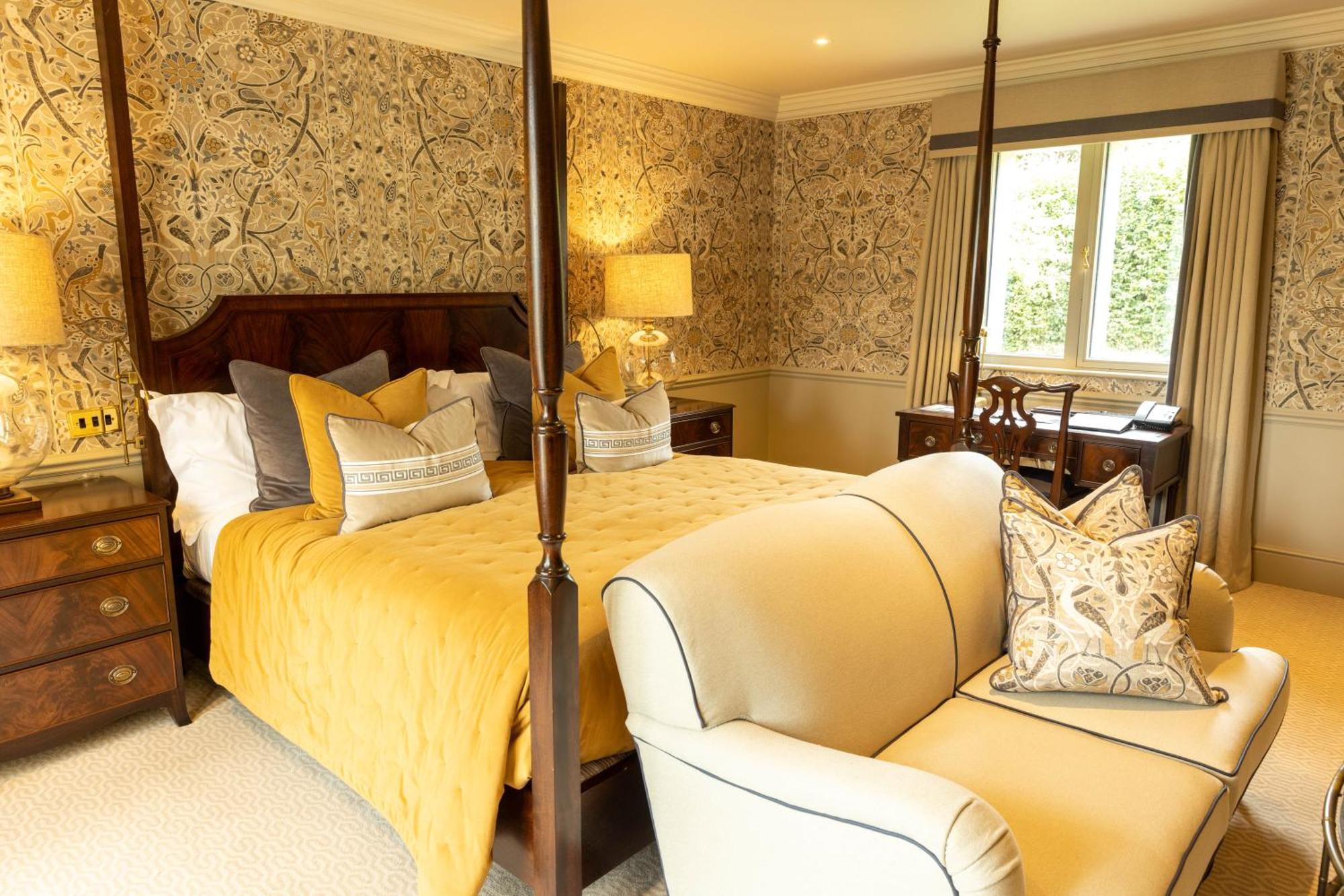 Hotel Ellenborough Park Bishop's Cleeve Camera foto A bedroom at The Grove